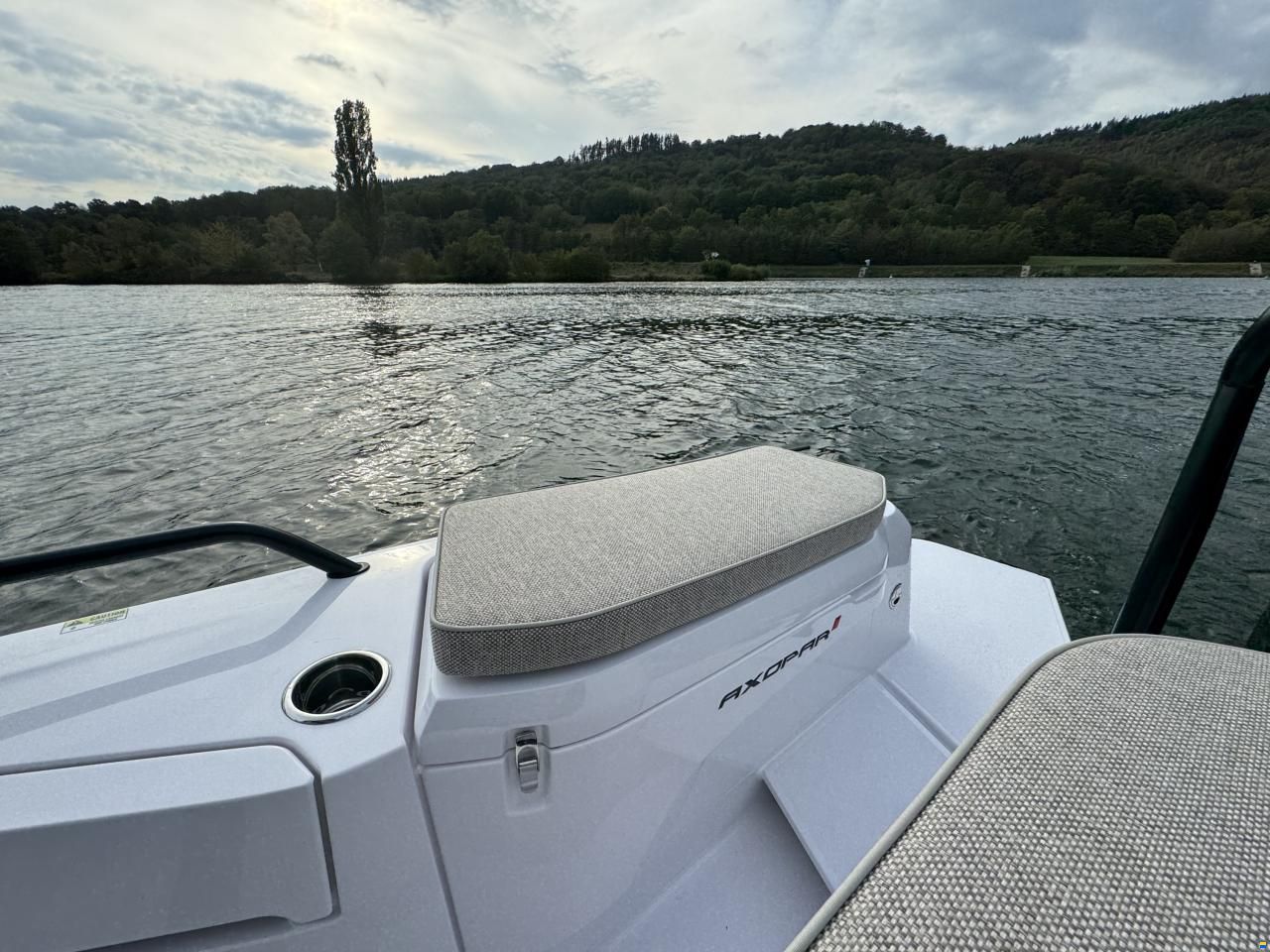 Axopar 37 XC Cross Cabin