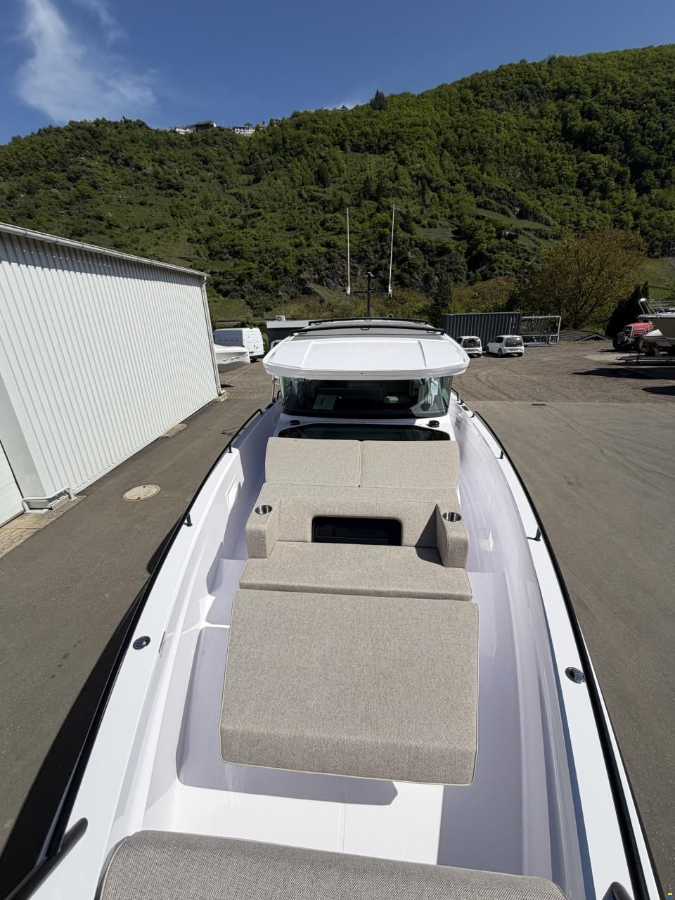 Axopar 37 Cross Cabin