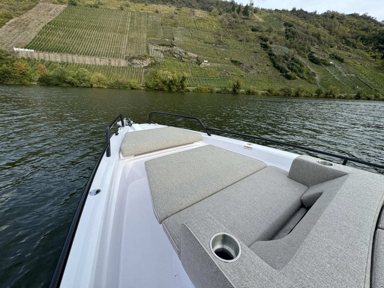 Axopar 37 XC Cross Cabin