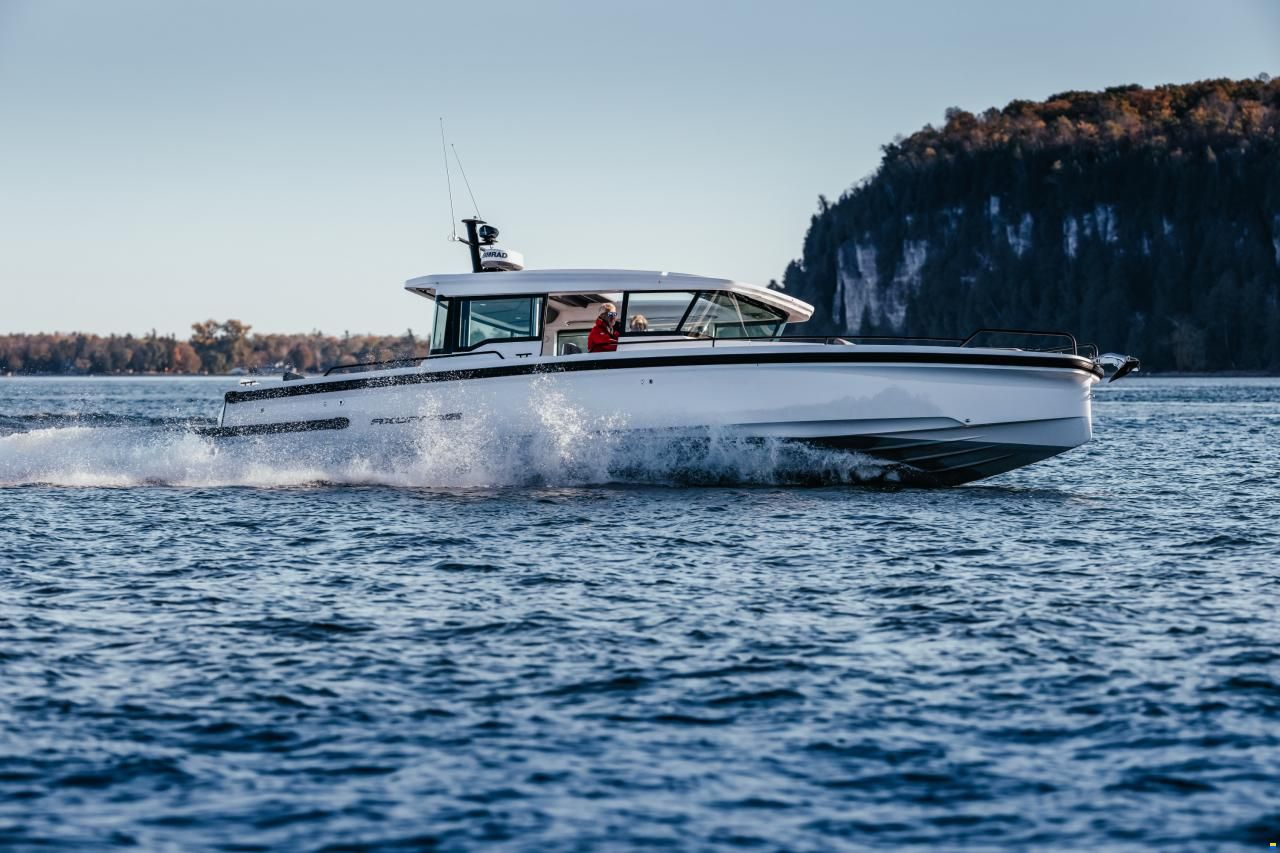 Axopar 37 Cross Cabin