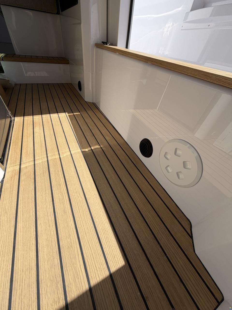 Axopar 37 Cross Cabin