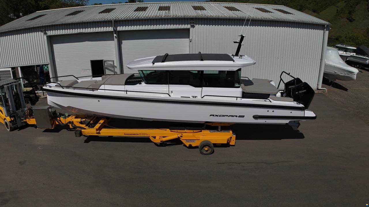 Axopar 37 Cross Cabin