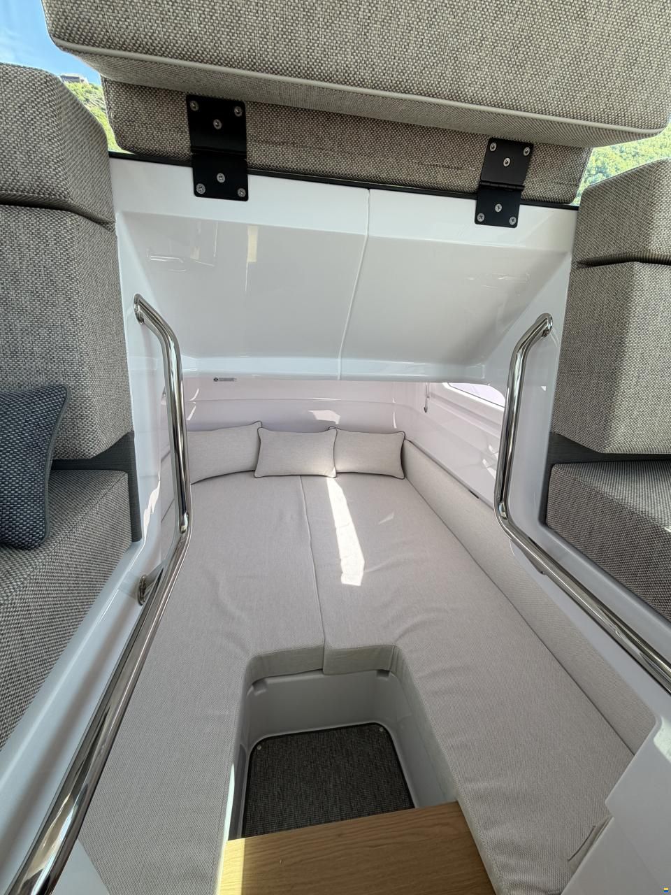 Axopar 37 Cross Cabin