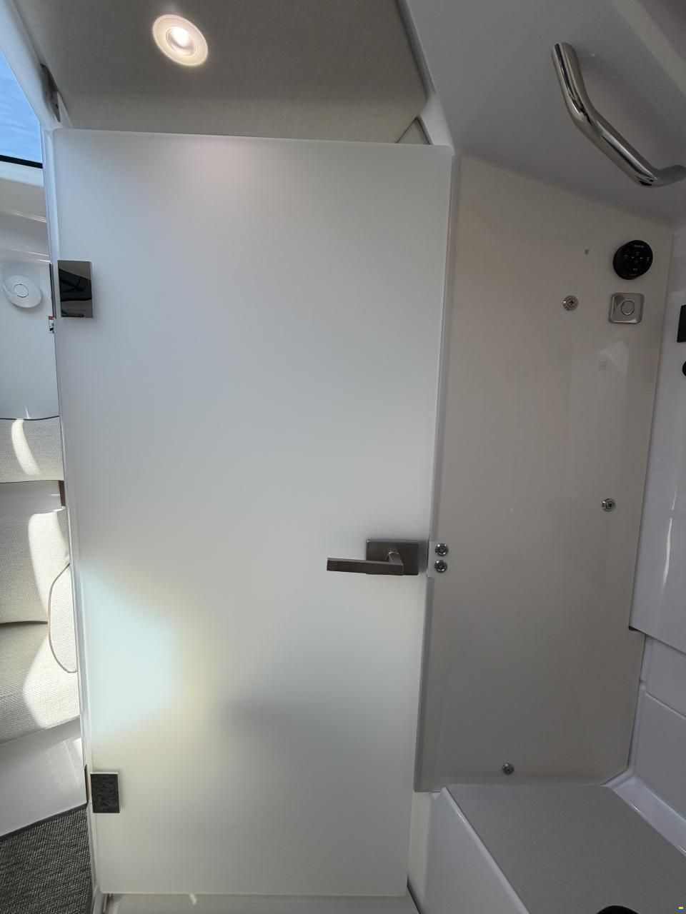 Axopar 37 Cross Cabin