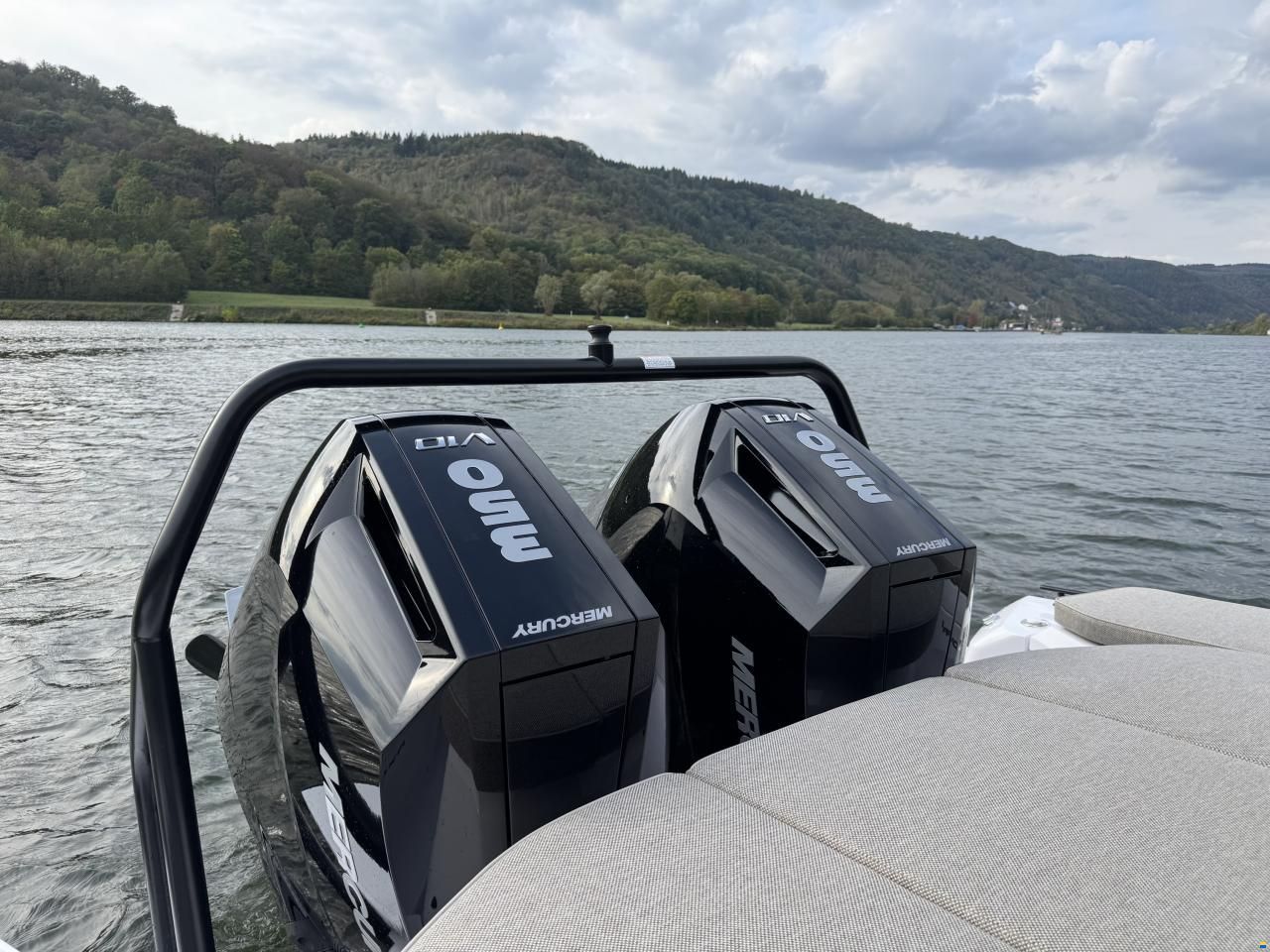 Axopar 37 XC Cross Cabin