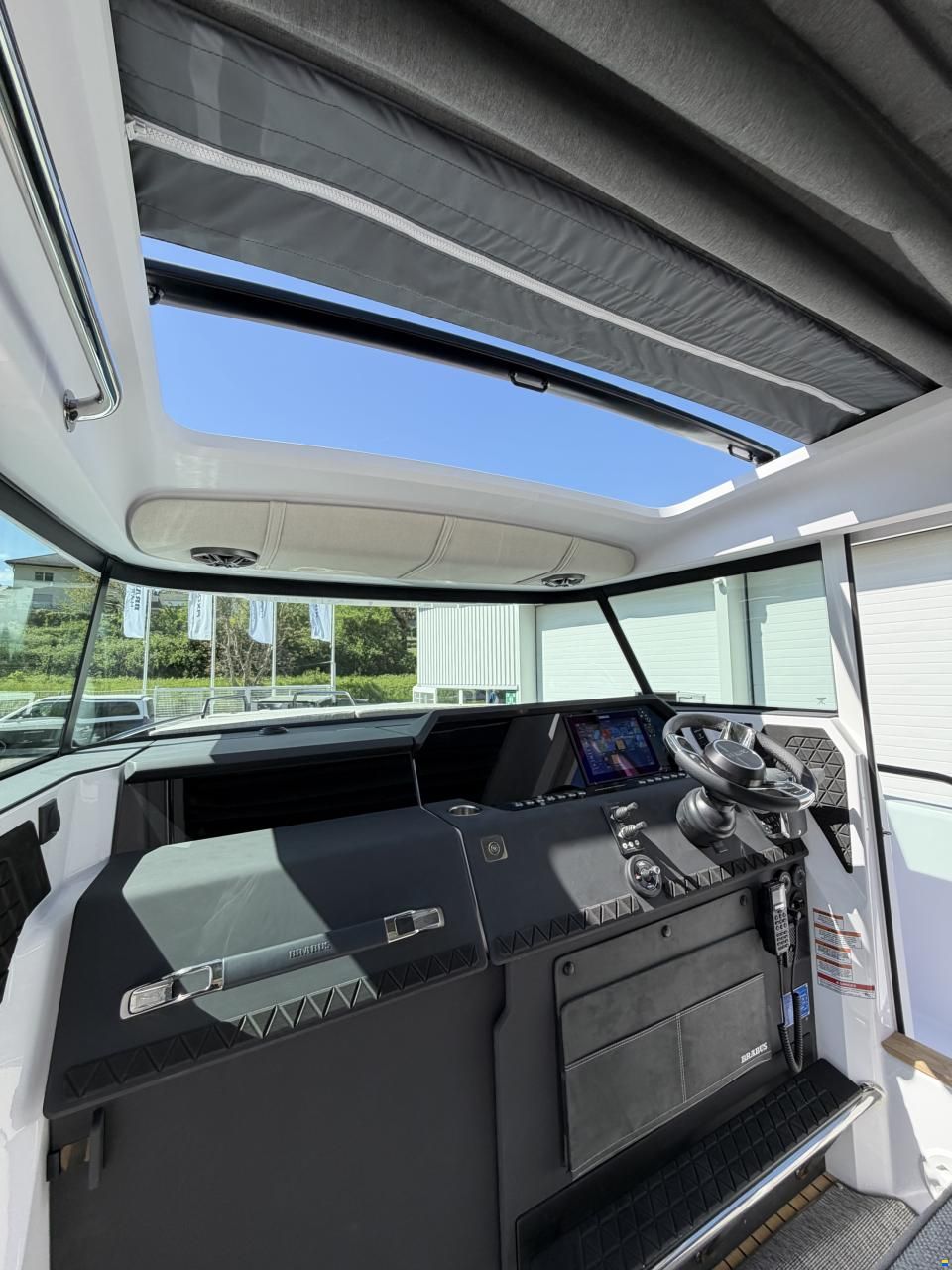 Axopar 37 Cross Cabin