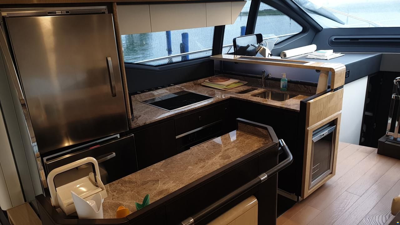 Azimut 66