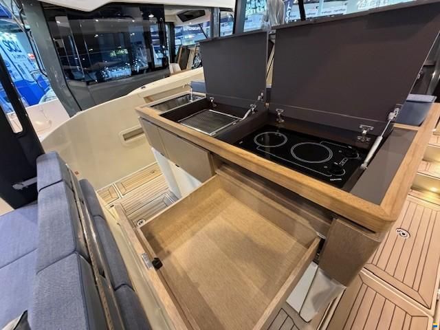 Aiata Sunfinder 38