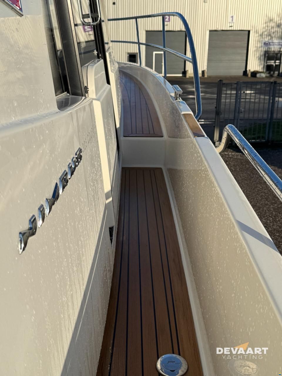 Nimbus 305 Coupe