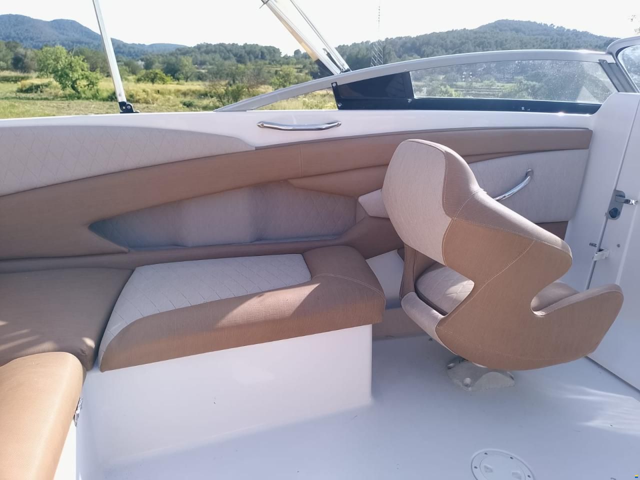 Glastron GT245