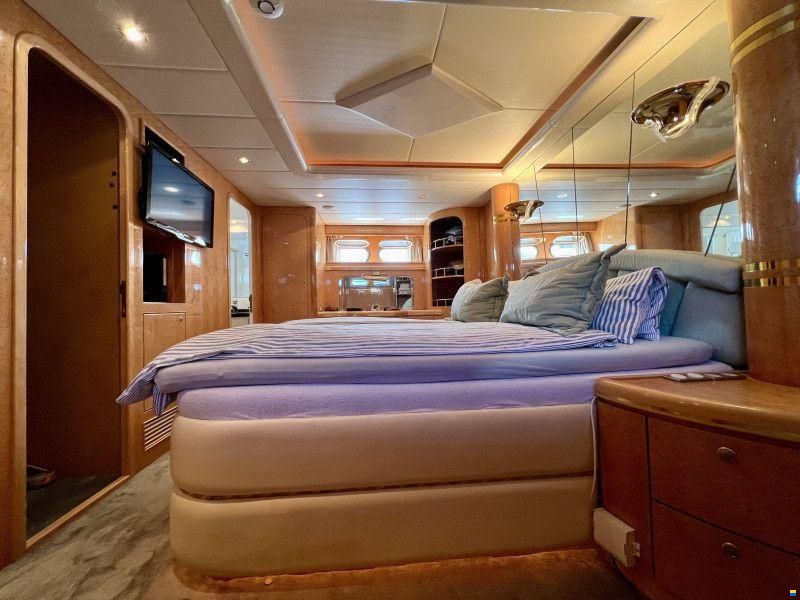 Elegance 70 Flybridge