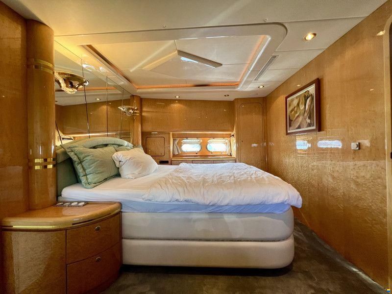 Elegance 70 Flybridge