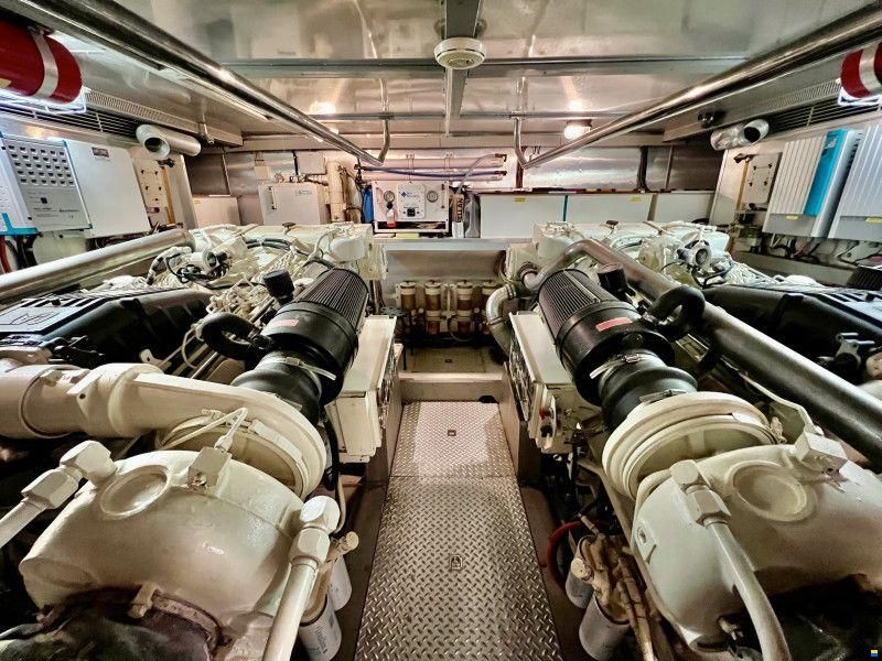 Elegance 70 Flybridge