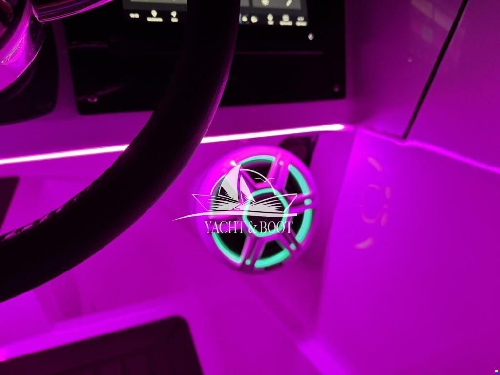Corsiva 607 Runabout