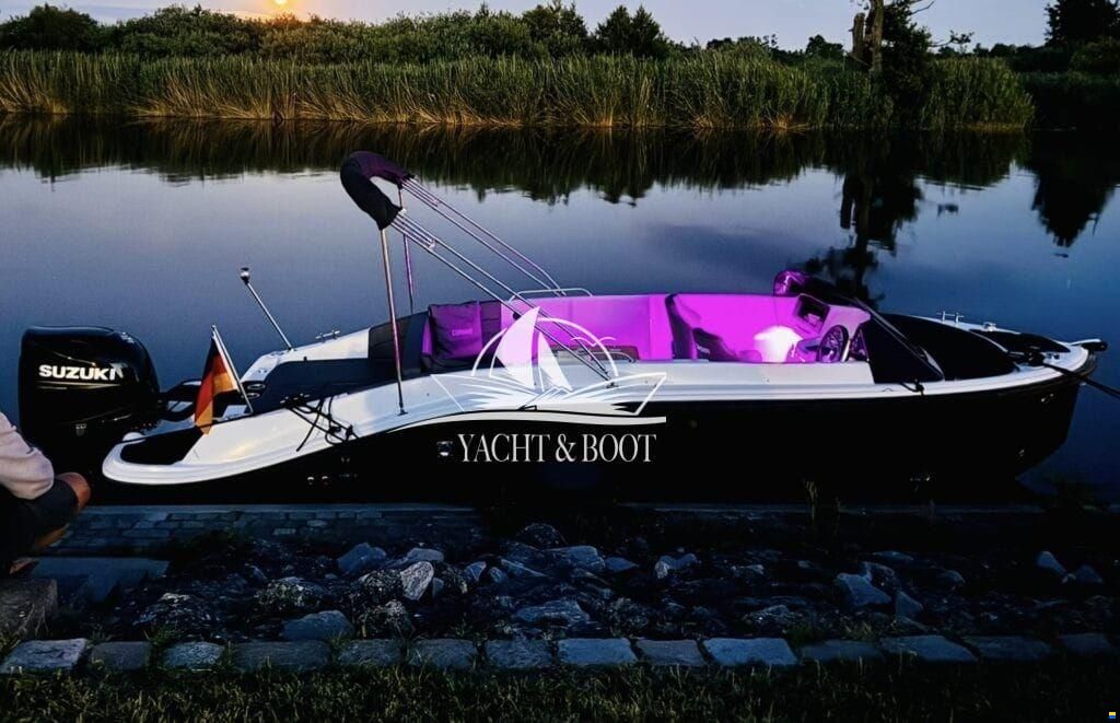 Corsiva 607 Runabout