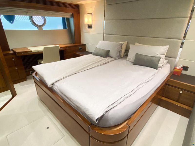 Sunseeker 68 Sport Yacht