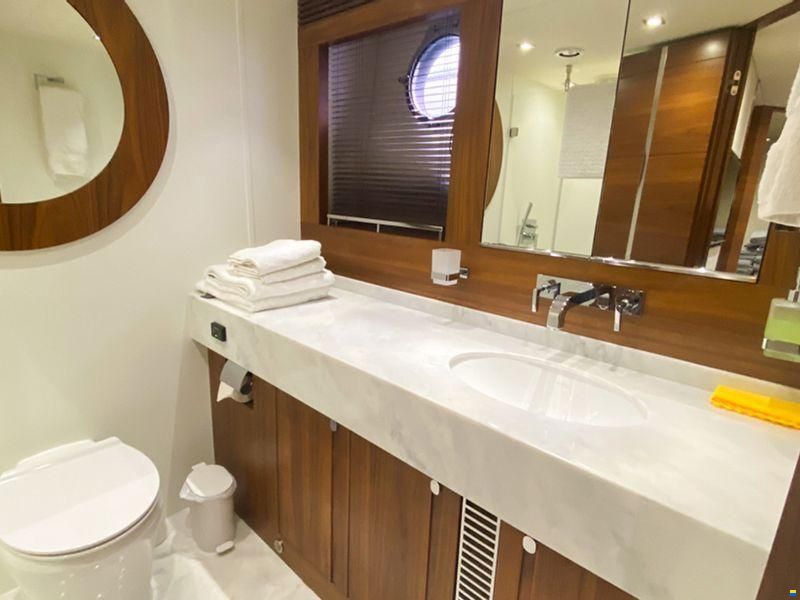 Sunseeker 68 Sport Yacht