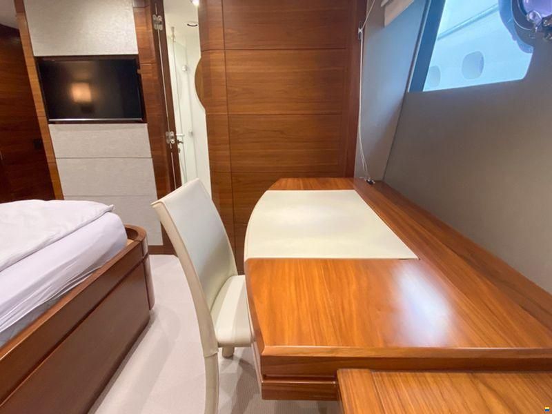Sunseeker 68 Sport Yacht