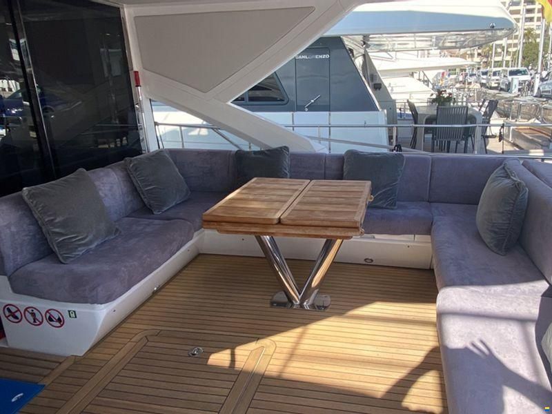 Sunseeker 68 Sport Yacht
