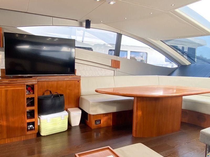 Sunseeker 68 Sport Yacht