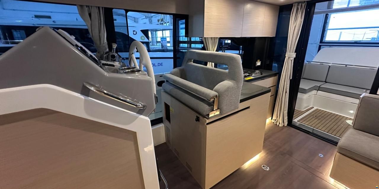 Delphia 11 FlyLounge