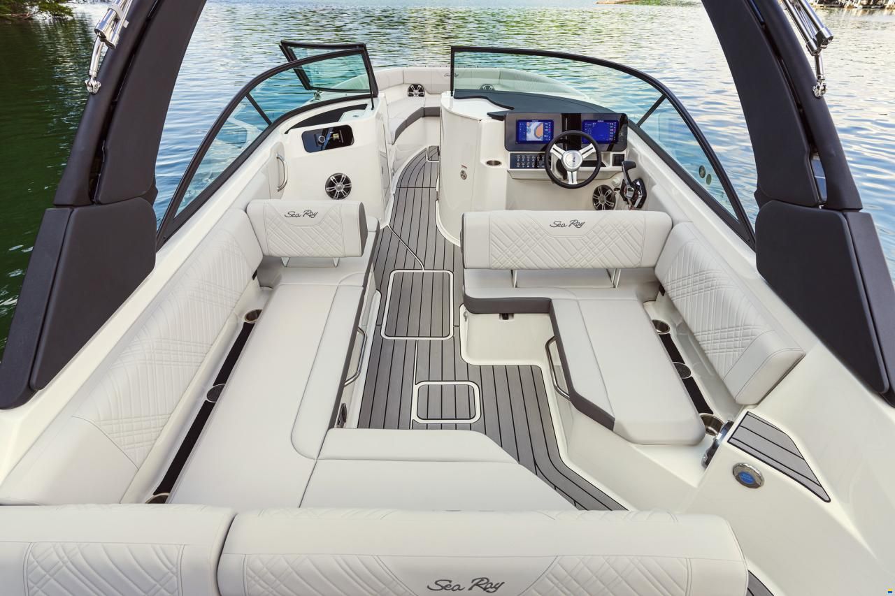 Sea Ray SDX250E OUTBOARD & Trailer (NE