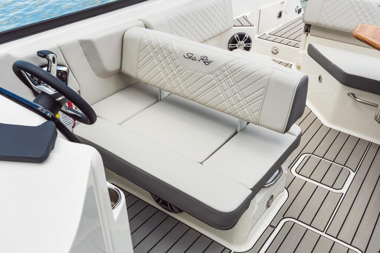 Sea Ray SDX250E OUTBOARD & Trailer (NE