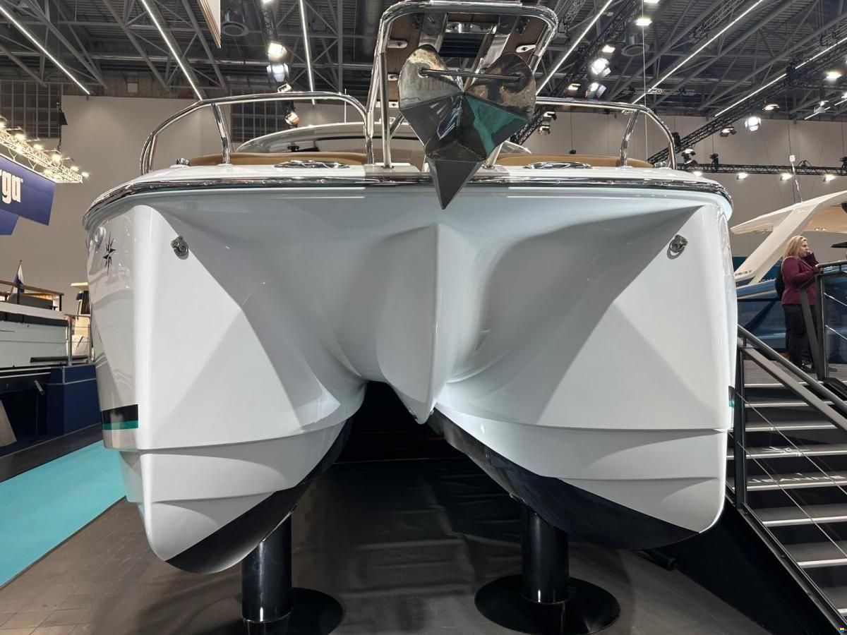 Jeanneau TH33 Twin-Hull