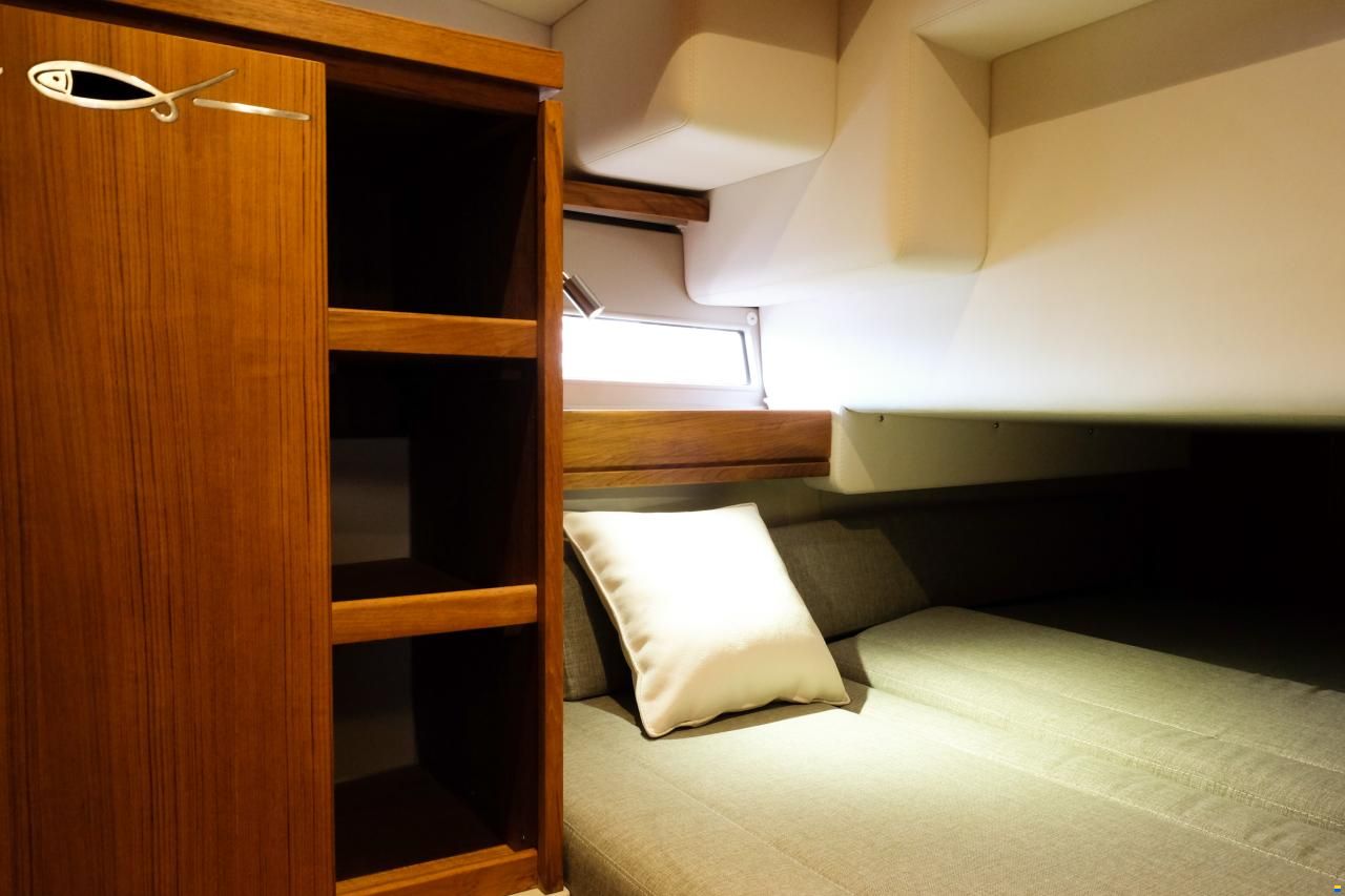 Rh&eacute;a 34 Trawler Fly Sedan