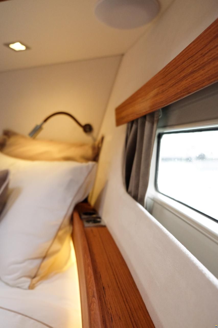 Rh&eacute;a 34 Trawler Fly Sedan