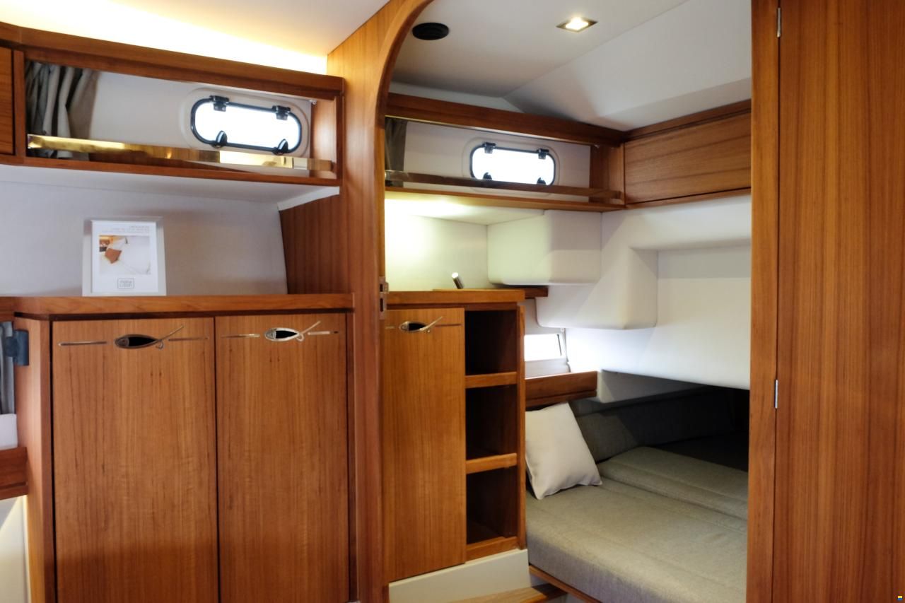 Rh&eacute;a 34 Trawler Fly Sedan