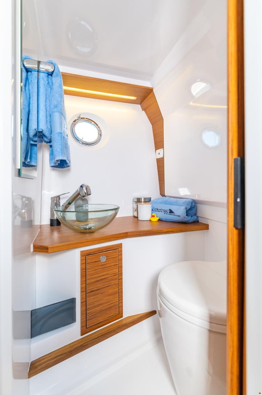 Alfastreet 28 Cabin