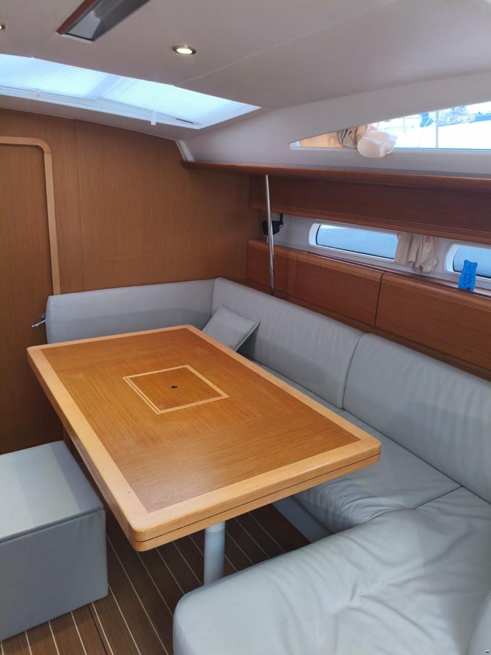 Jeanneau 53