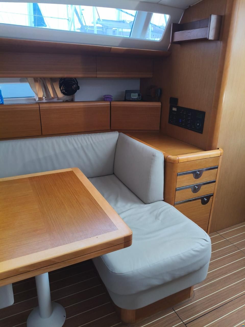 Jeanneau 53