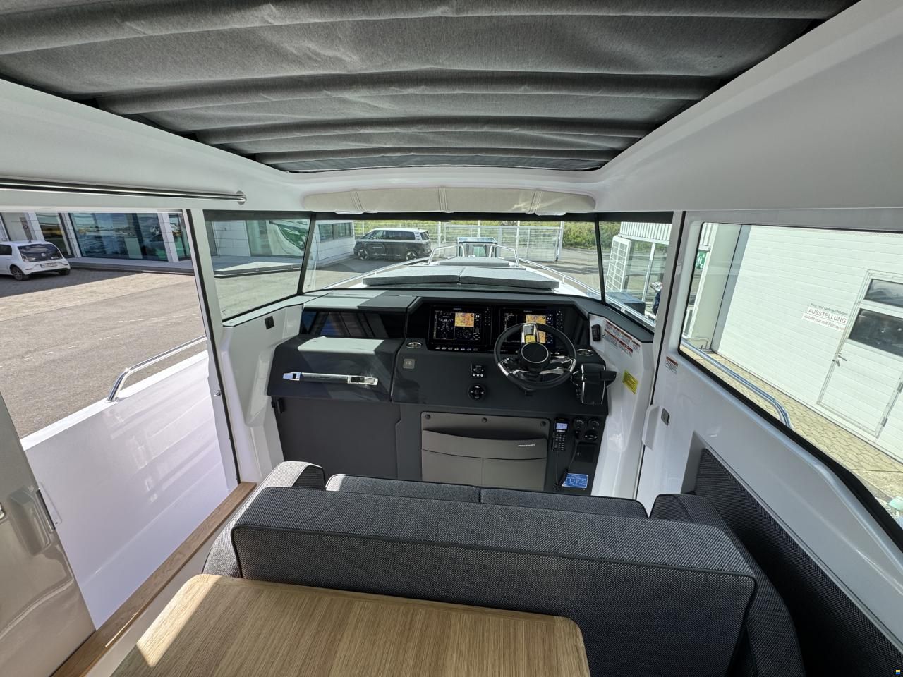 Axopar 37 Cross Cabin