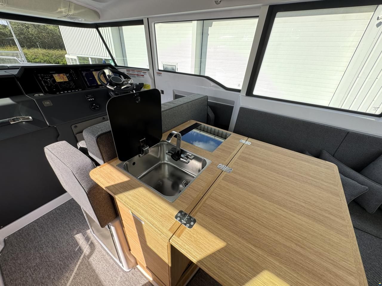 Axopar 37 Cross Cabin