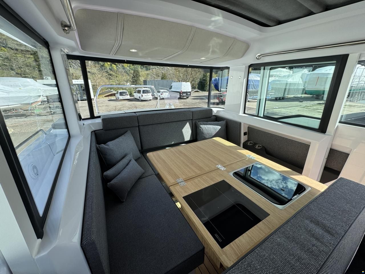 Axopar 37 Cross Cabin