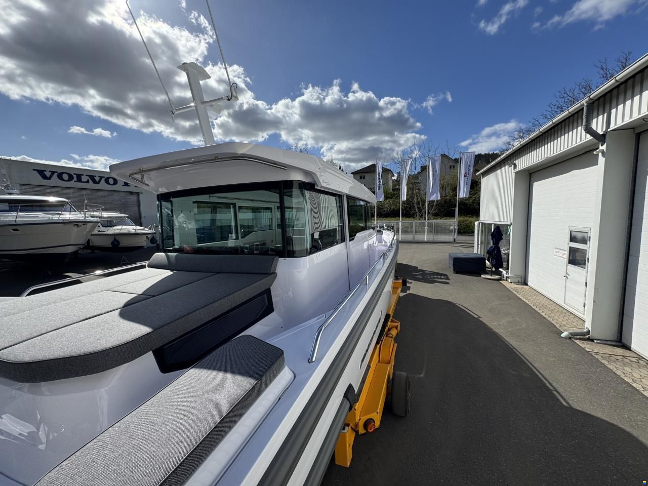 Axopar 37 Cross Cabin