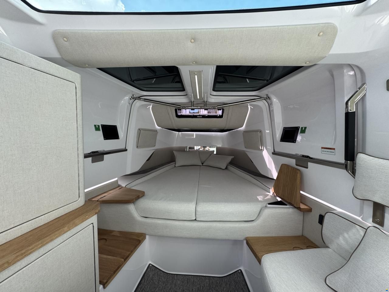 Axopar 37 Cross Cabin