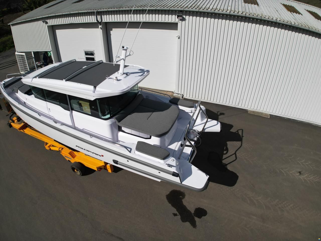 Axopar 37 Cross Cabin
