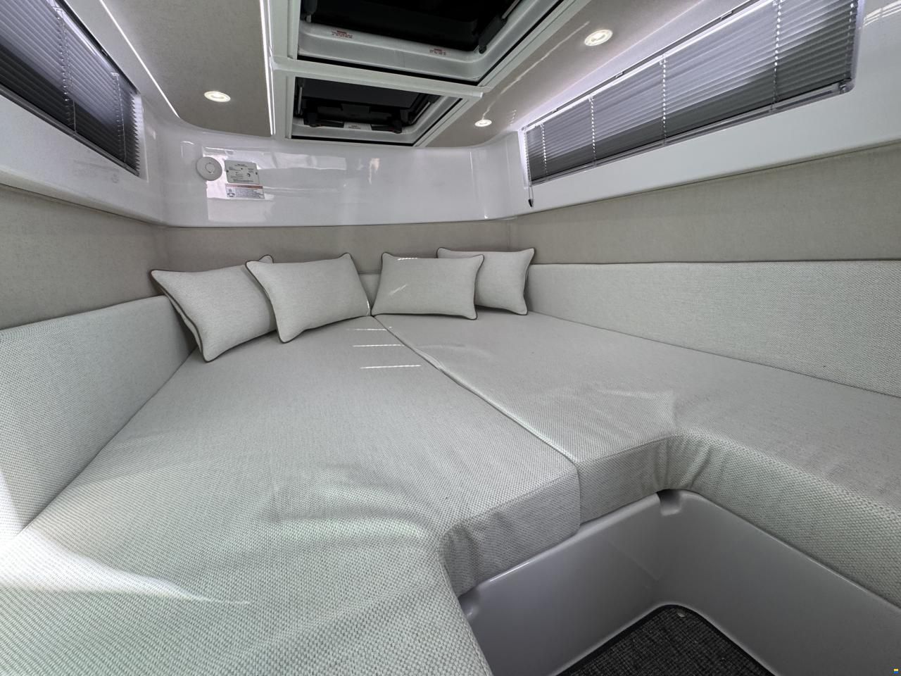 Axopar 37 Cross Cabin