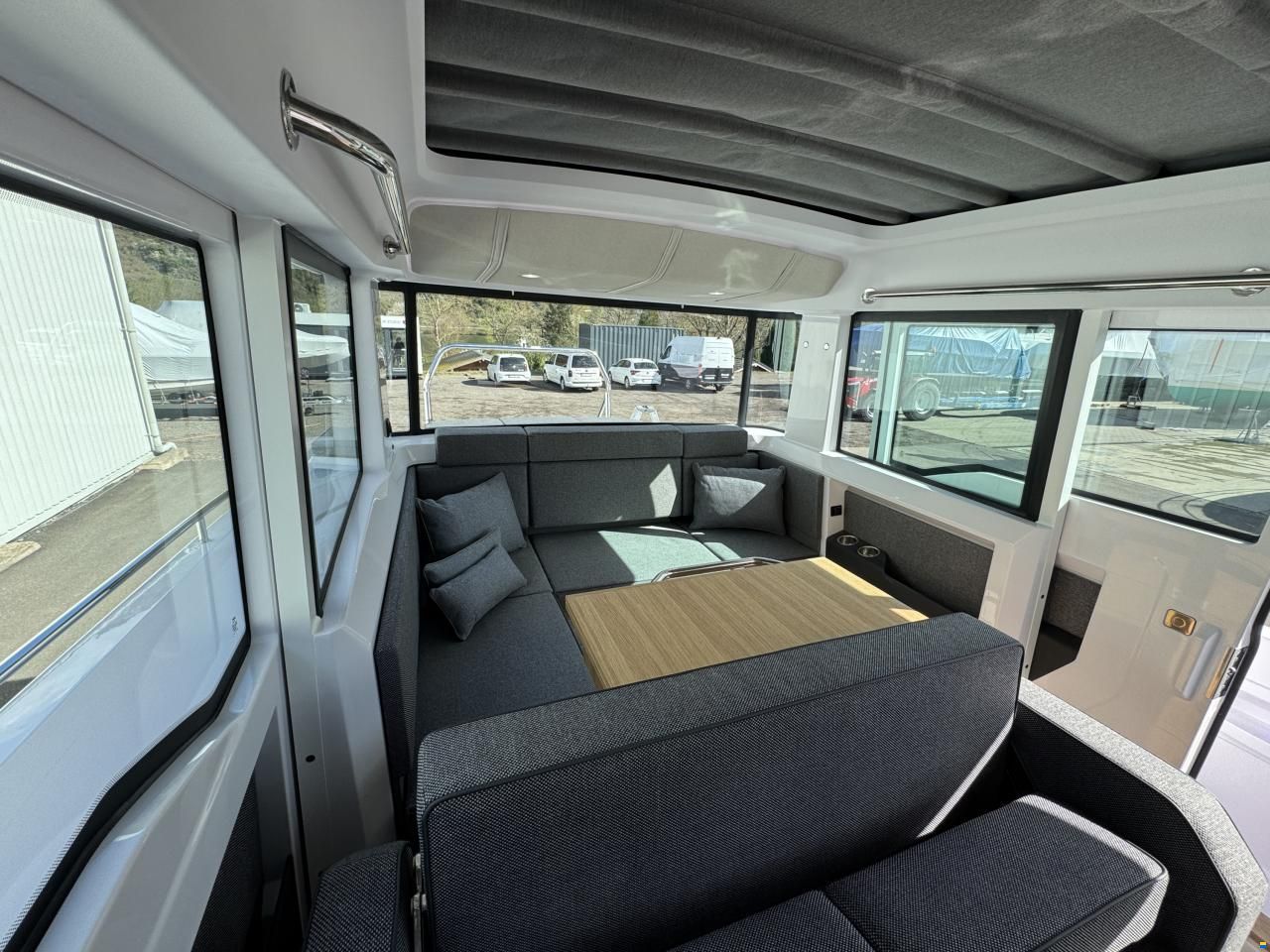 Axopar 37 Cross Cabin