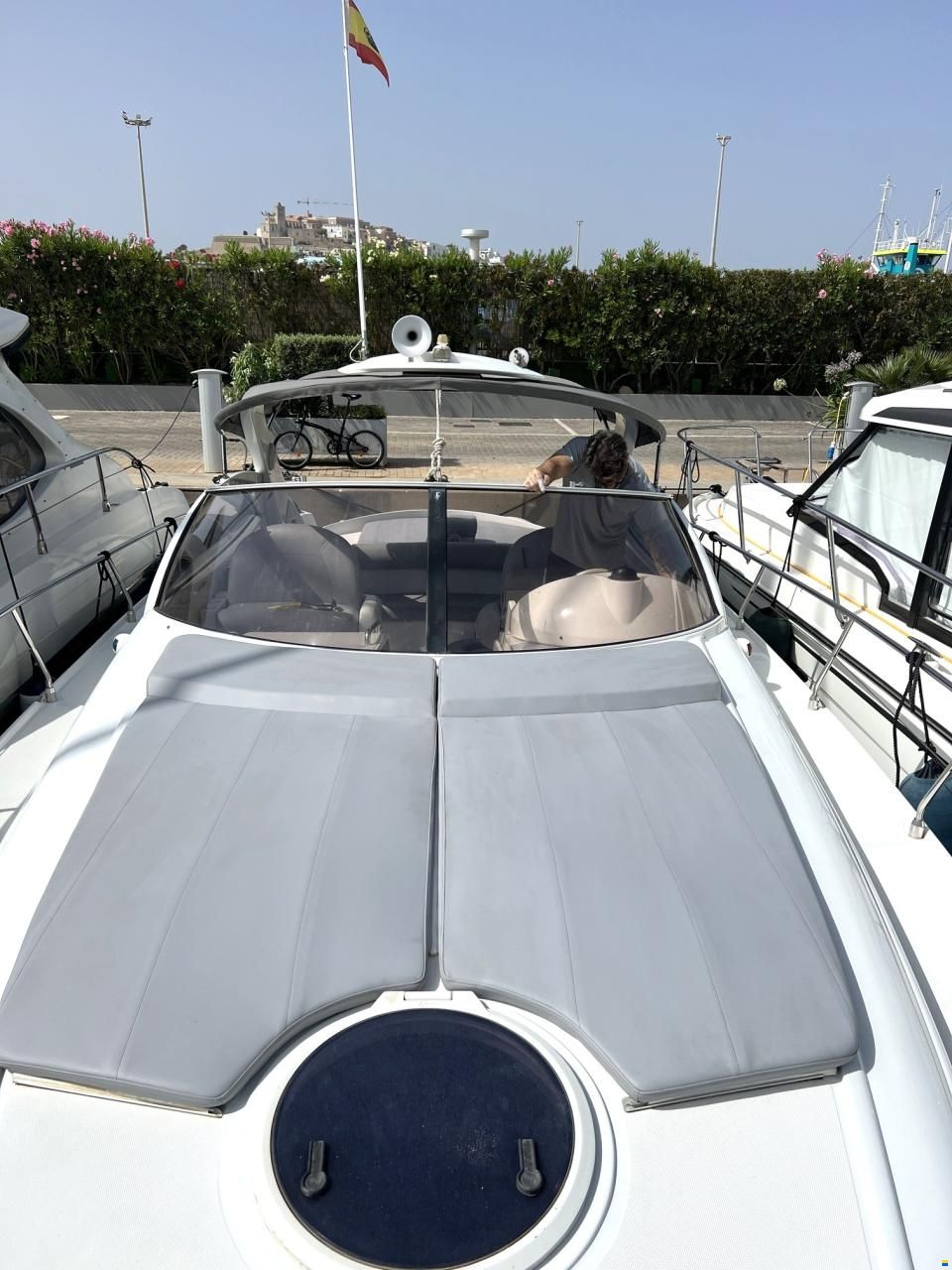 Pershing 37