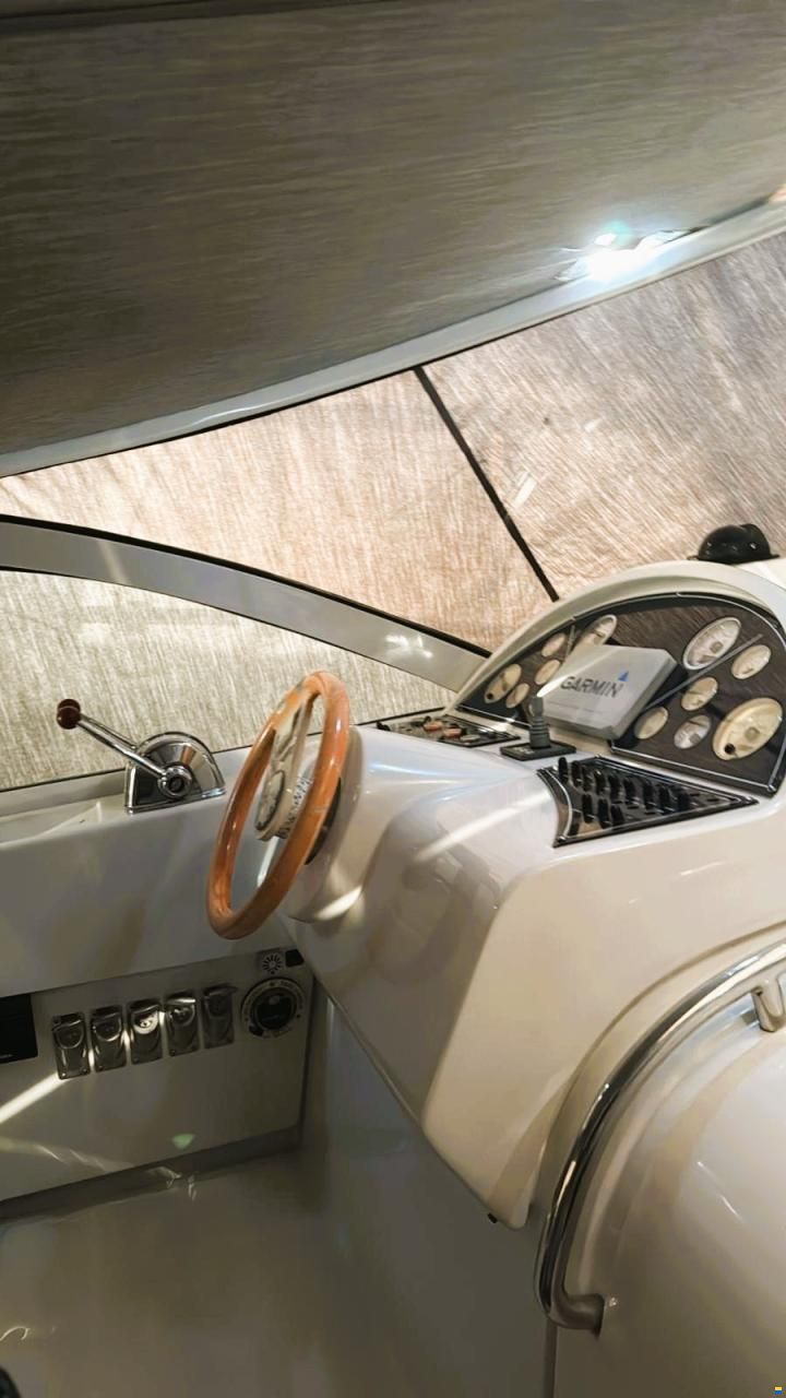 Pershing 37