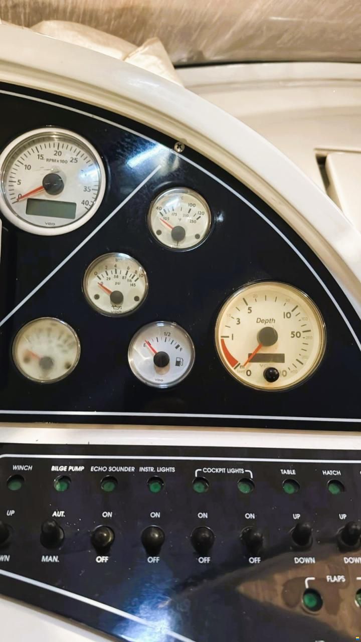 Pershing 37
