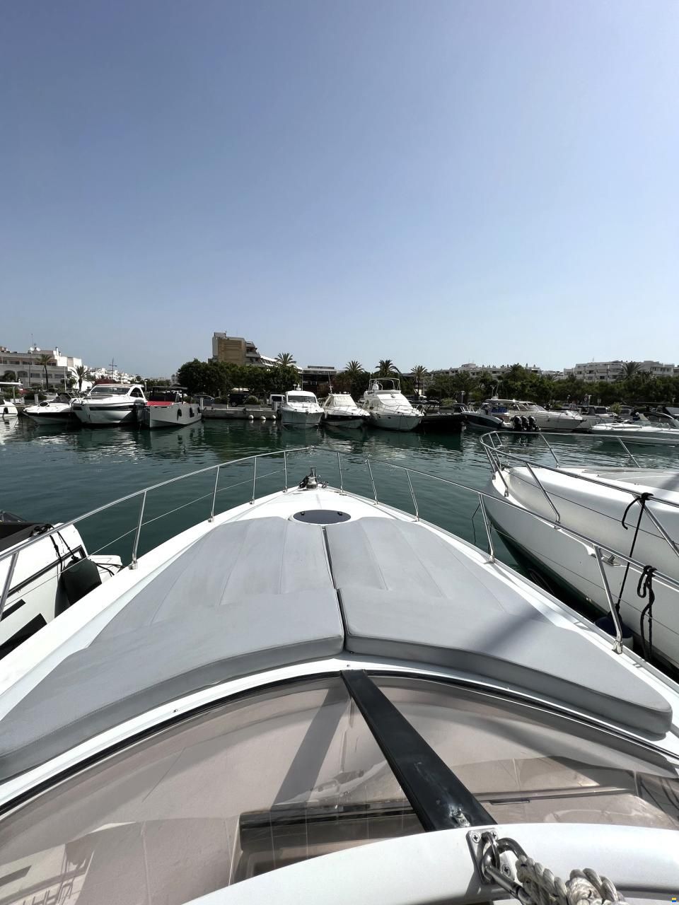 Pershing 37