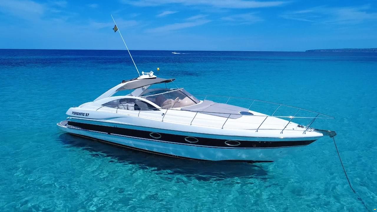 Pershing 37