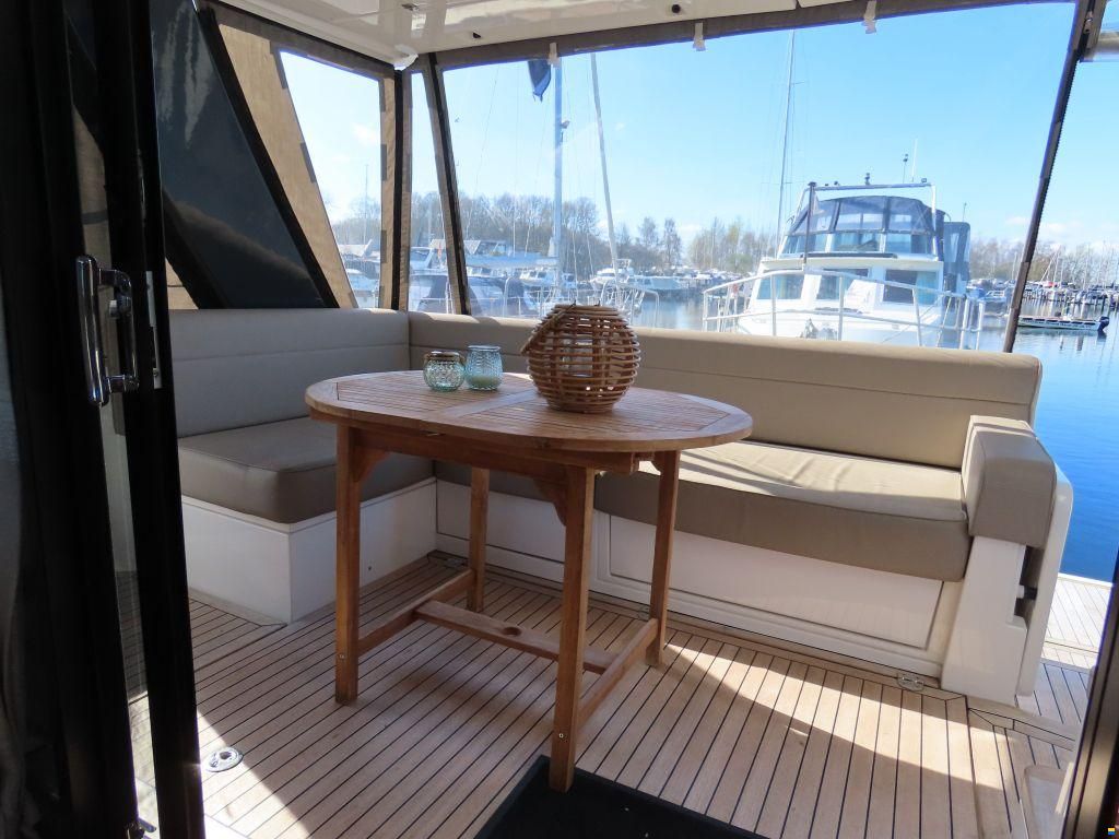 Sealine F42