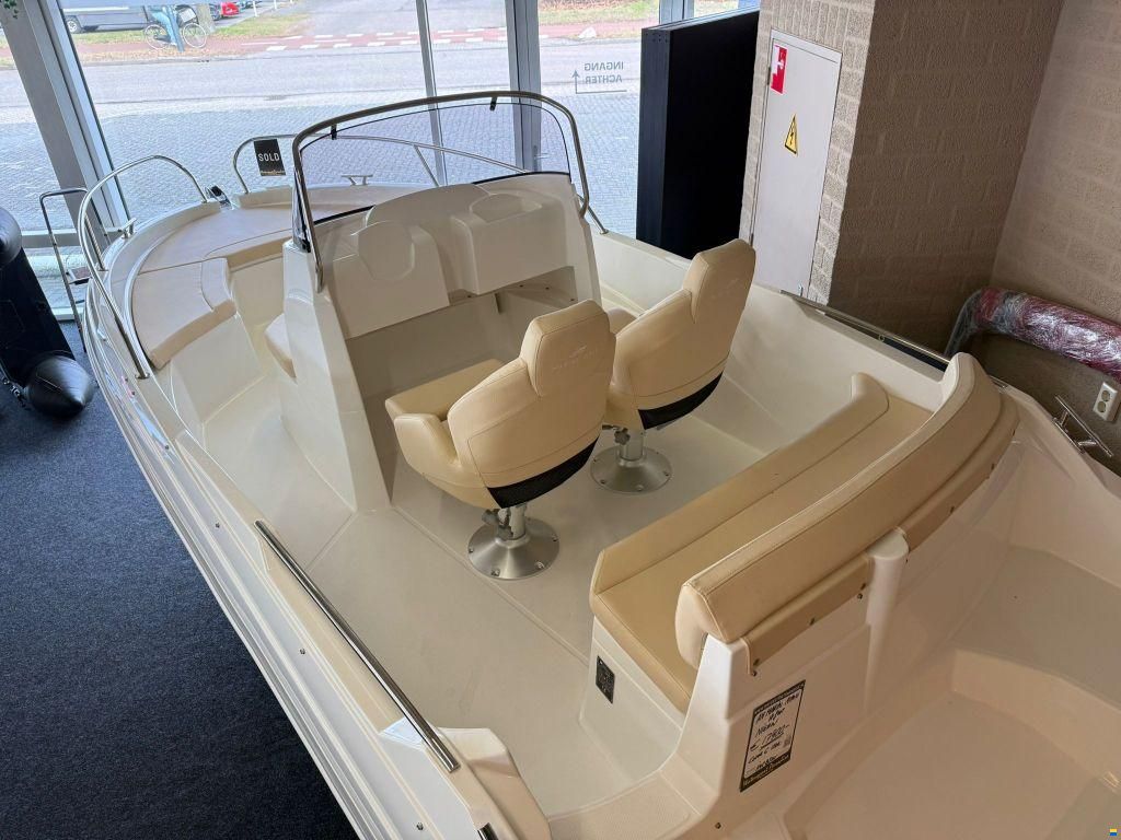 AM Yacht 520 Open