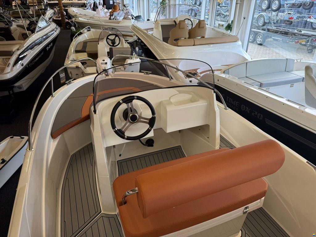AM Yacht 520 Open